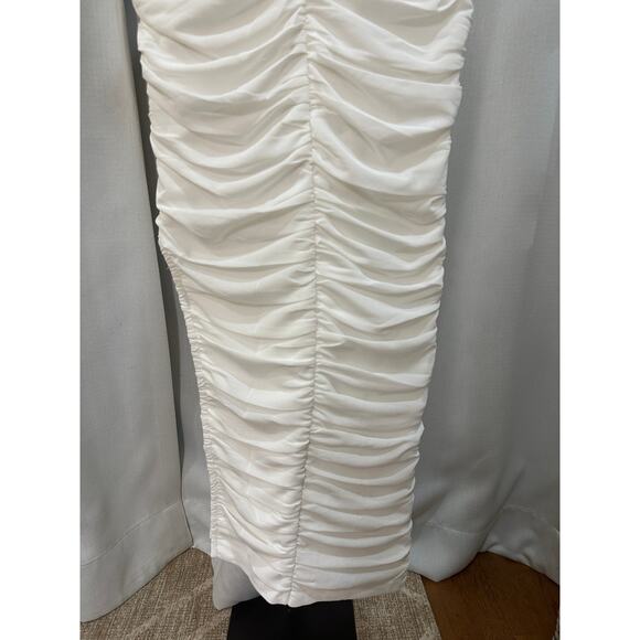 Elliatt Pippa Dress White Size Small Lightly Worn Flattering Ruched Fabric Comfy - Picture 12 of 14